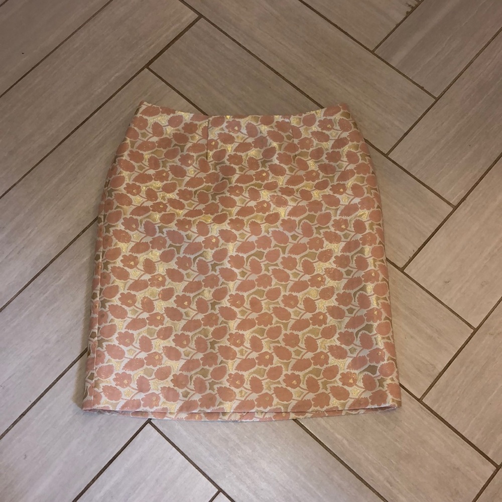 Adorable mid length skirt